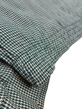 Load image into Gallery viewer, 1950s Pattern Rayon