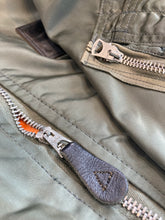 Load image into Gallery viewer, 1970 Medium L2B