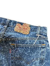 Load image into Gallery viewer, 1990s Levi Galactic
