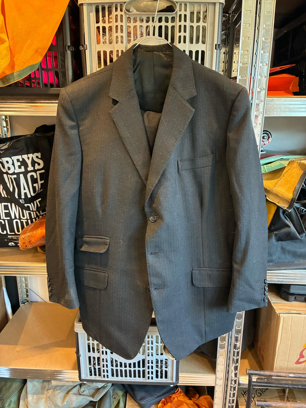 Private listing, 2 suits