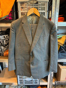 Private listing, 2 suits